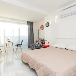 Appartement Six, Larnaca